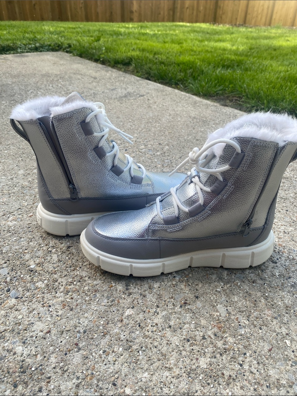 Sorel Boots Explorer II Girls  Lace up Water Proof Boots  size 6 - Picture 3 of 8